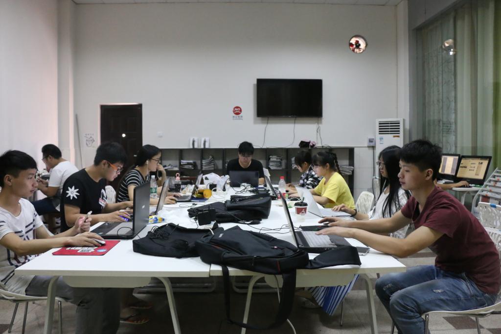 图为来井冈山之前在学校工作准备
