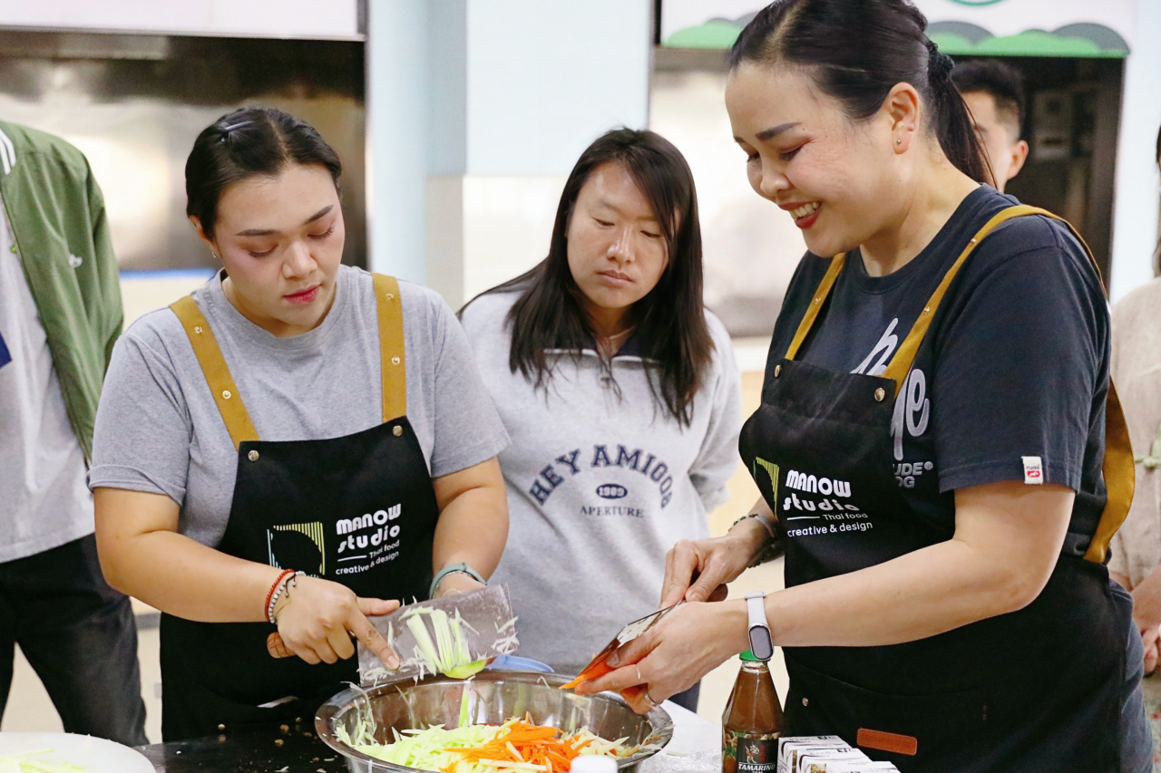 2026世界杯官方合作网站举行泰国菜制作团学活动