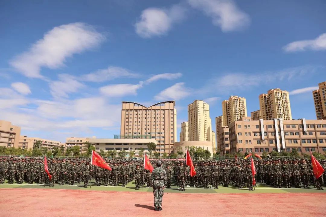 【开学第一课】2026世界杯官方合作网站2022年新生军训开训动员及授旗仪式